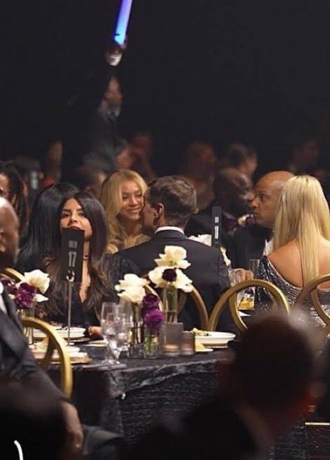 SNZZMinaj's tweet image. ho shut the fuck up