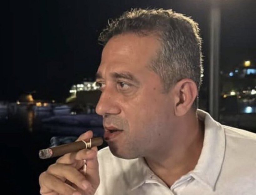 _devletci_'s tweet image. İçtiği puronun paketi 

10.000 dolar 💵

Biliyor muydunuz?