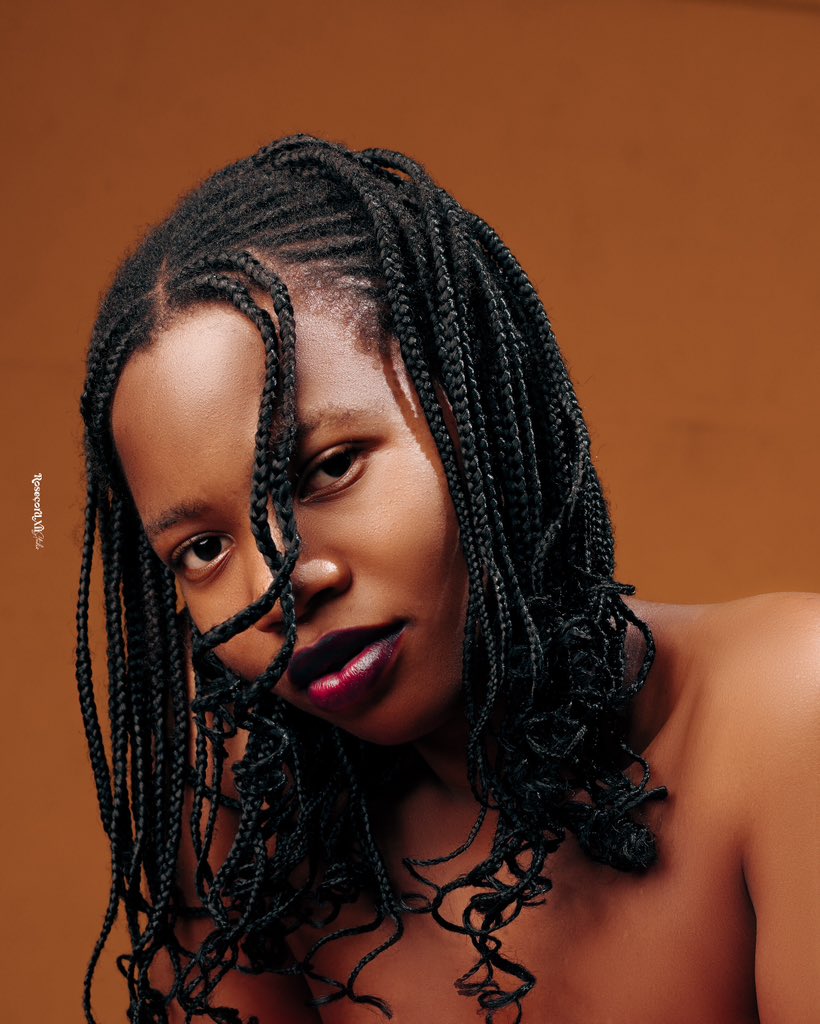 Série portrait: 30 jours 30 visages – Jour 24

Une lumière, un regard, une histoire.
👩🏽‍🦰: Anne 

📞 +229 01 58336433
📍 Atrokpocôdji
©️ Rosecord XII Studio

________________________
#PortraitsDuMois #Rosecord #HumanLight #BeninPhotography #PhotoArt #CreativeSoul #StudioStory