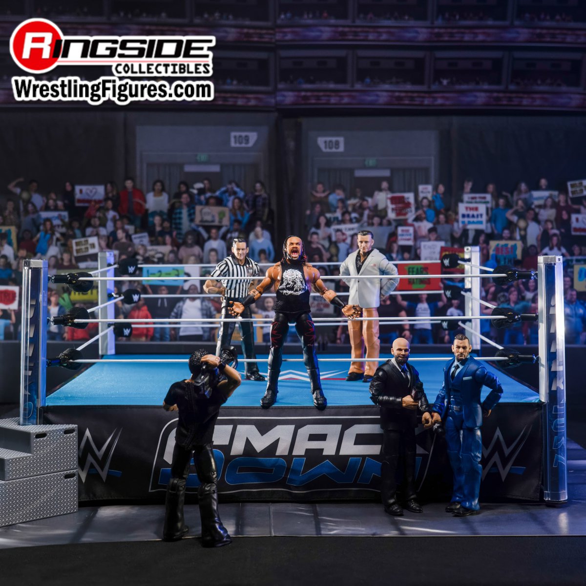 RingsideC's tweet image. It’s ALL GAS, NO BRAKES! The Samoan Werewolf, Jacob Fatu, finally joins the @Mattel @WWE Ultimate Edition lineup. Displaying him in the Real Scale Ring just makes sense.

Shop Now ➡️ Ringsid.ec/JacobFatuRing

📷 @KingdomFigure 

#RingsideCollectibles #WrestlingFigures #Mattel #WWE…