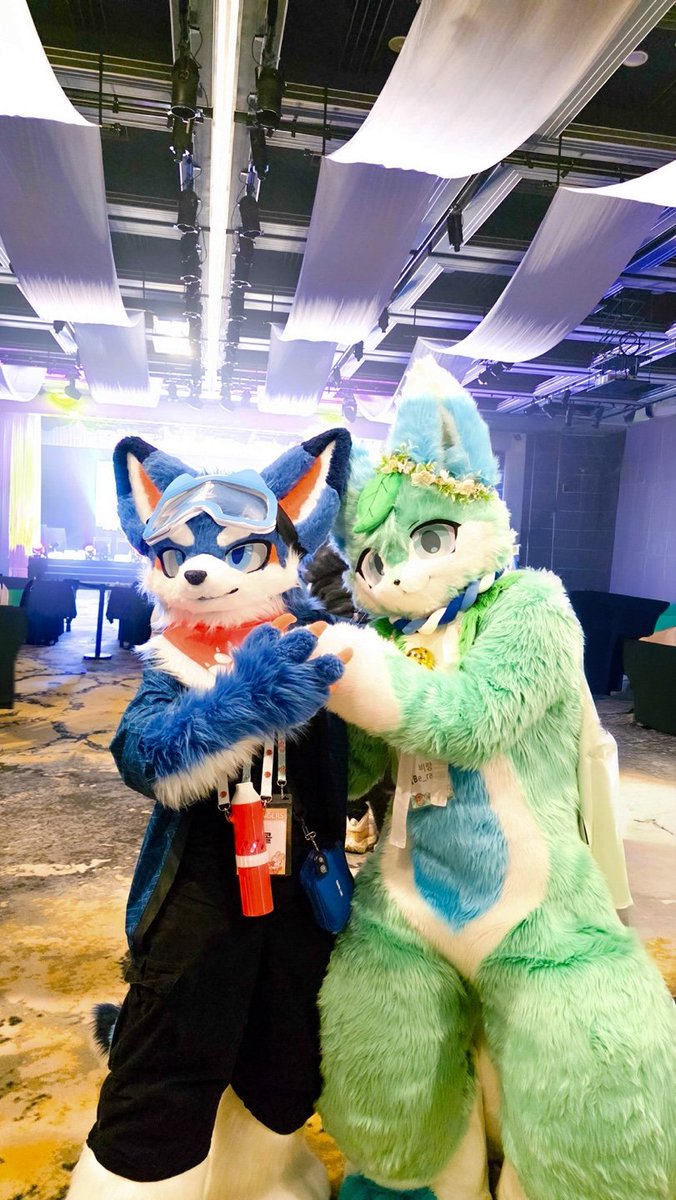 fur_Berang97's tweet image. 후훗~ 퍼스트클래스에 오신걸 환영해요
나는 비랑~ 나는 스콜~!
사이좋게 지내요~!
#Furstclass #퍼스트클래스부산 
#FursuitEverday #너랑나랑비랑