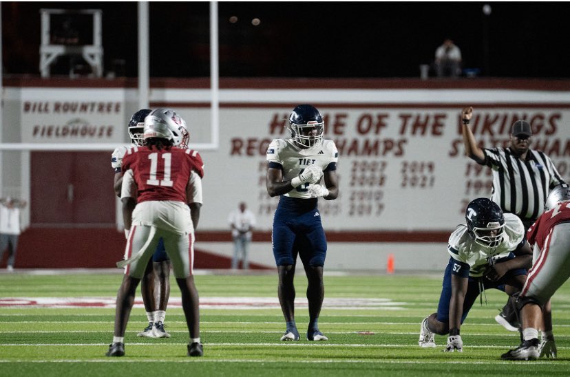 5Star_Richh's tweet image. Shurrod Rich "Jr" C/O 2026
Career Season Highlights!
70+ tackles
40+solos 
2 sacks
7 TFL'S
1 FF*
3 hurry up’s
I SET THE TONE!
HC ~ @CoachLit22 
DC ~ @Coach_CBarton 
🎥~ hudl.com/v/2TBG31

@247recruiting @benjaminwolk @MuskingumFB @RecruitGeorgia @CoachDomino_1