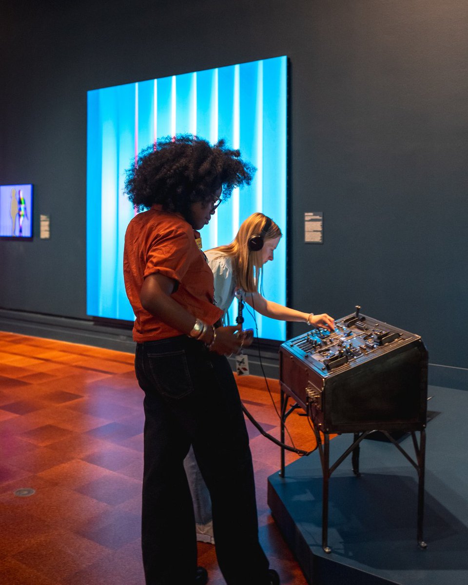 ToledoMuseum's tweet image. Last week to experience Infinite Images at TMA!

With family in town and kids out of school, it’s the perfect time to explore this vibrant, immersive exhibition together. Don’t miss it out!

🎟️ On view through November 30
Plan your visit: toledomuseum.org/exhibitions/in…