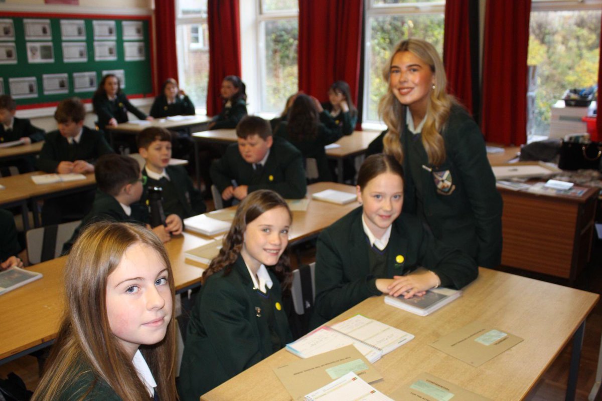 CpcBallycastle's tweet image. 🫶💚𝔸𝕟 ℂ𝕒𝕣𝕒 💚🫶

Sixth Form An Cara (The Friend) Prefects supporting KS3 Form Classes every step of the way at CPC - helping them grow, succeed and thrive within our school value of COMMUNITY