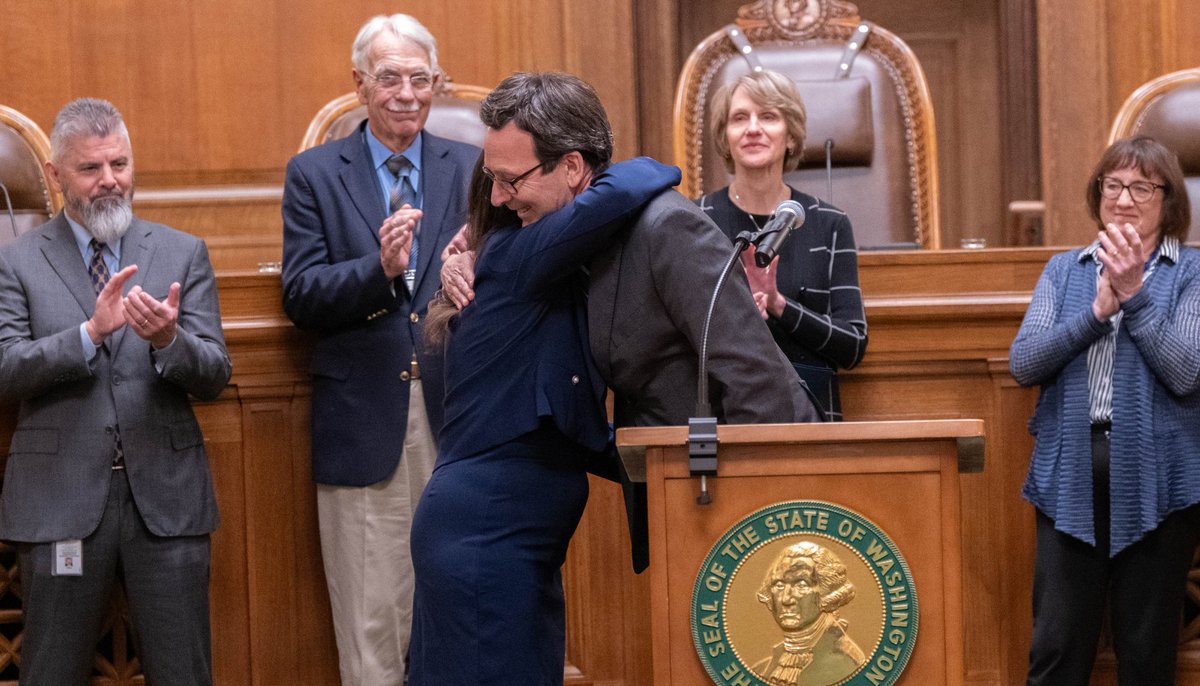 GovBobFerguson's tweet image. It was my privilege today to appoint Colleen Melody to the Washington Supreme Court.

When I was Attorney General, I established a Civil Rights Division. Colleen agreed to come and build it from the ground up. Now, by any fair measure, it&apos;s the best civil rights division in any…