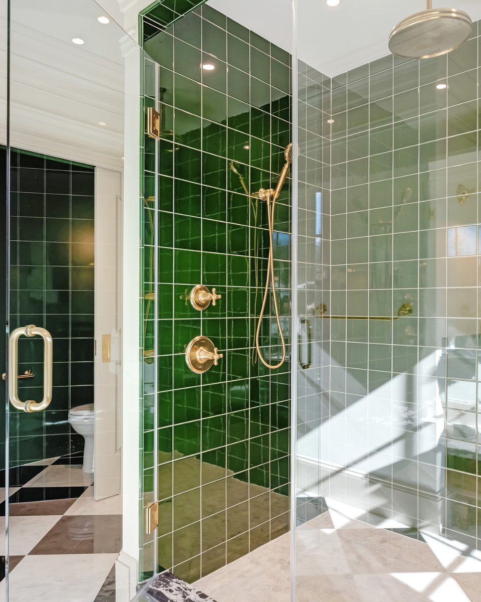 WhitestoneHome's tweet image. You're not boring... your bathroom shouldn't be either! 🚿