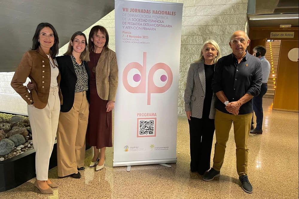 TodoDermatitis's tweet image. La #dermatología étnica, la #InteligenciaArtificial y las redes sociales fueron principales temas de las VII Jornadas Nacionales de #Dermatología Pediátrica de la Sociedad Española de #Pediatría Extrahospitalaria y #AtenciónPrimaria.

Esta edición de este encuentro @SEPEAP…