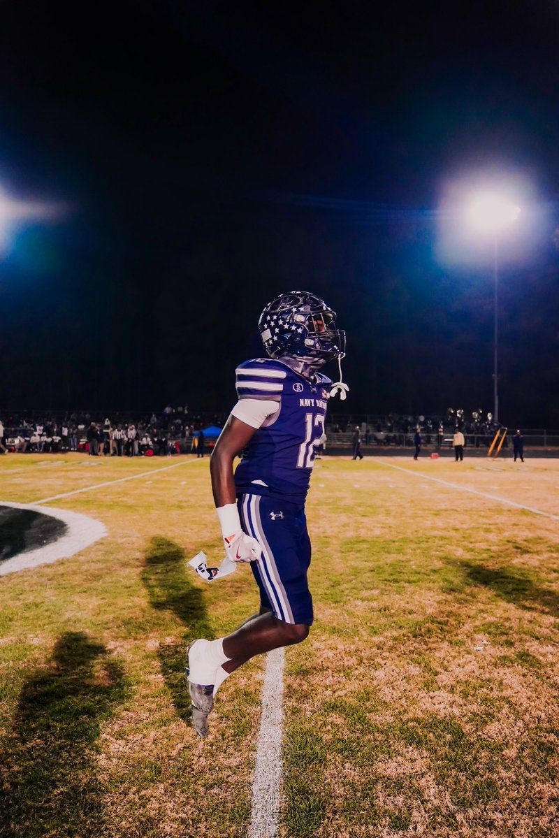 Senior season film
6’2 190 Strong-safety 3.2 gpa ⬇️⬇️⬇️
hudl.com/v/2TG0SL
11-1 District champs
Dinwiddie Highschool(VA)
80 tot tkls(50 solo)11for loss)
3 ints 
2 forced fumbles
Forever thankful for my coaches, brothers, and all of navy nation🤞🏾❤️