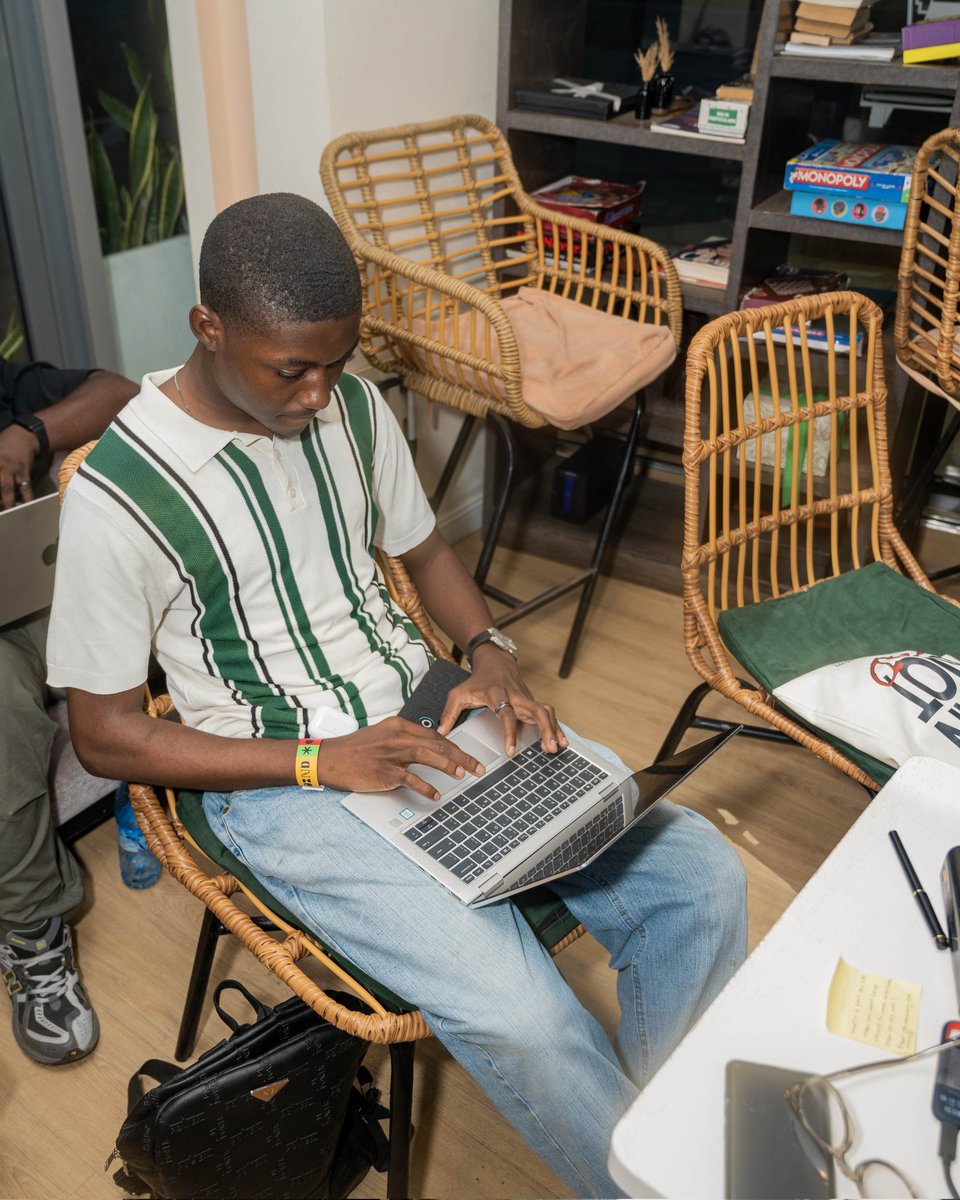 Had to Lock in hard at <a href="/designisnotdead/">designisnotdead</a> last Thursday. Roses and violets to the photographer though, these are dope asf!

Came out to find my type, ended up working on type 😂
<a href="/obasolaaa/">obásolá</a> <a href="/partyvest/">Partyvest</a>
