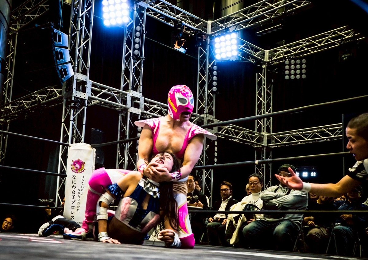 本日は多数のご来場本当にありがとうございました！
なにわ女子プロレス旗揚げ戦、無事皆様の熱い声援で素晴らしい大会にさせて頂きました。
本当に感謝です。　
そしてクラウドファンディングをして頂いた皆様には、明日から完成している商品か先に発送して参ります。
まずはTシャツです！