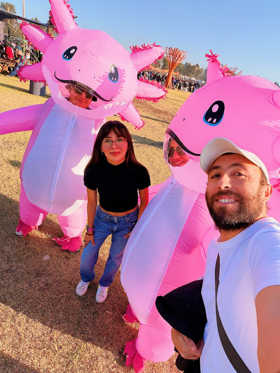 hellosibas's tweet image. Selfie con los Axolotls 🎉😬🐸 @TecateComuna #tecatecomuna #comuna #Puebla #Cholula #Mexico