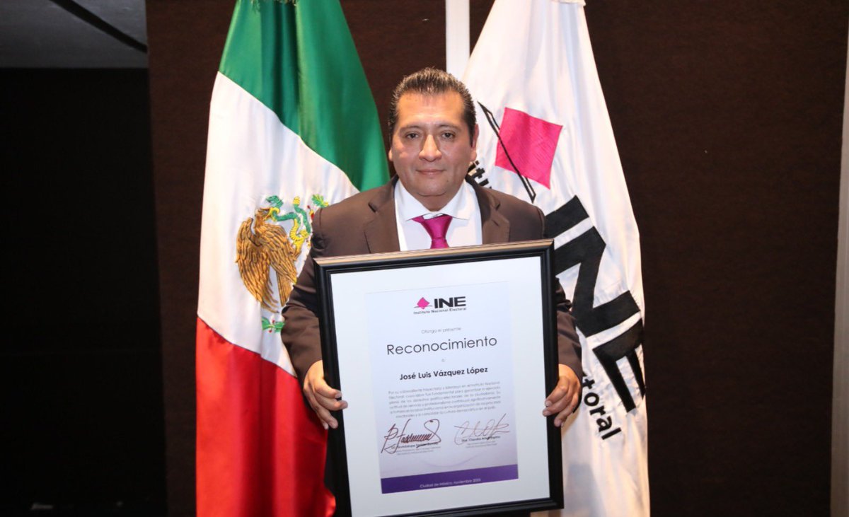 jl_vazquezl's tweet image. El viernes participé en la ceremonia de despedida del @INEMexico para quienes concluimos nuestro ciclo en el SPEN. Un acto breve pero significativo que reconoció décadas de trabajo. Agradezco a colegas y autoridades su apoyo y compañía.