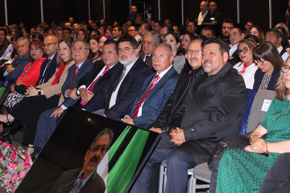 jl_vazquezl's tweet image. El viernes participé en la ceremonia de despedida del @INEMexico para quienes concluimos nuestro ciclo en el SPEN. Un acto breve pero significativo que reconoció décadas de trabajo. Agradezco a colegas y autoridades su apoyo y compañía.