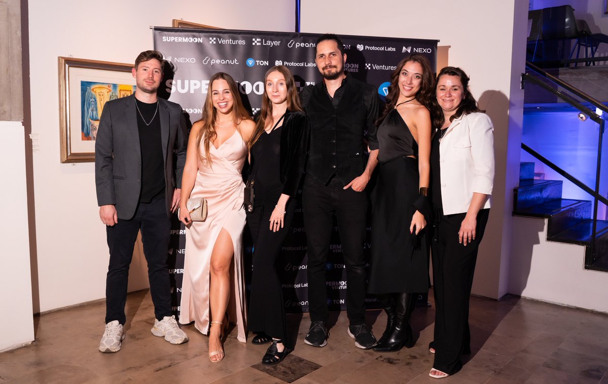 Supermooncamp's tweet image. Devconnect Argentina was a full week for us. 
From early pitch days and hackathons to three packed events at the Xul Solar Museum, we met founders, supported builders, and expanded our connections in Buenos Aires