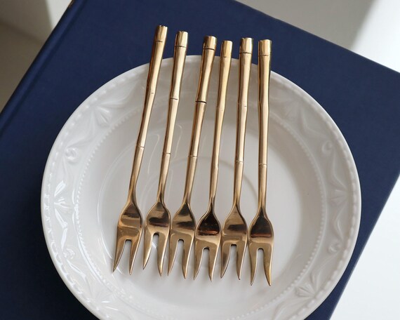ArmoireAncienne's tweet image. 6x Brass Cocktail Picks in Bamboo Design by ArmoireAncienne dlvr.it/TPRhny #BrassCocktailPicks #MidCenturyDesign #VintageStyle #EtsyFinds #CocktailAccessories