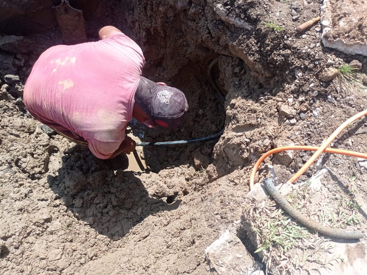 Reparación de fuga en poliducto de ½ pulgada en la Ra. Torno Largo 2da sección Km 10. #HonestidadYResultados #AccionesSAS <a href="/CentroInforma/">Ayuntamiento de Centro</a>