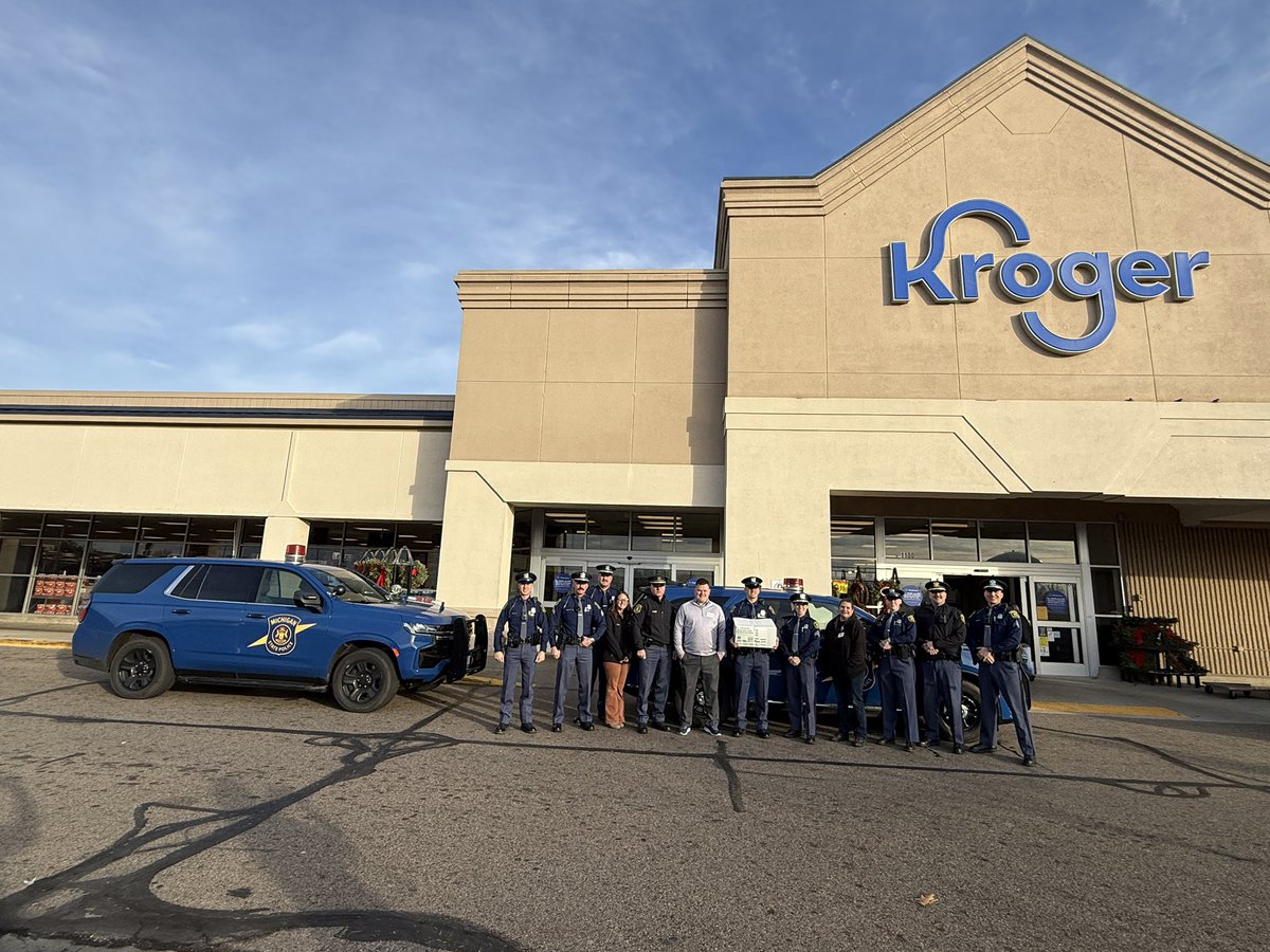 MSPFirstDist's tweet image. On Monday, November 24, MSP Jackson Post partnered with Kroger Store #680 in Jackson to ensure 20 families in the area enjoy a wonderful Thanksgiving. Kroger generously donated 20 complete Thanksgiving meals, each able to feed a family of 4–6 people. Troopers from the Jackson…