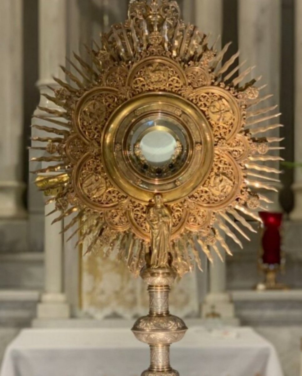 CarolBV7's tweet image. Alabado Sea El Santísimo Sacramento Del Altar Jesús Eucaristía Es El Descanso Del Alma Atribulada