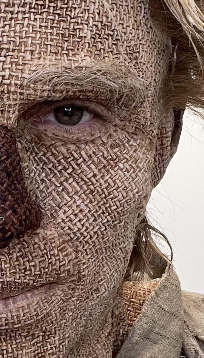 BuzzingPop's tweet image. Up-close look at Fiyero as the Scarecrow for ‘WICKED: FOR GOOD’.