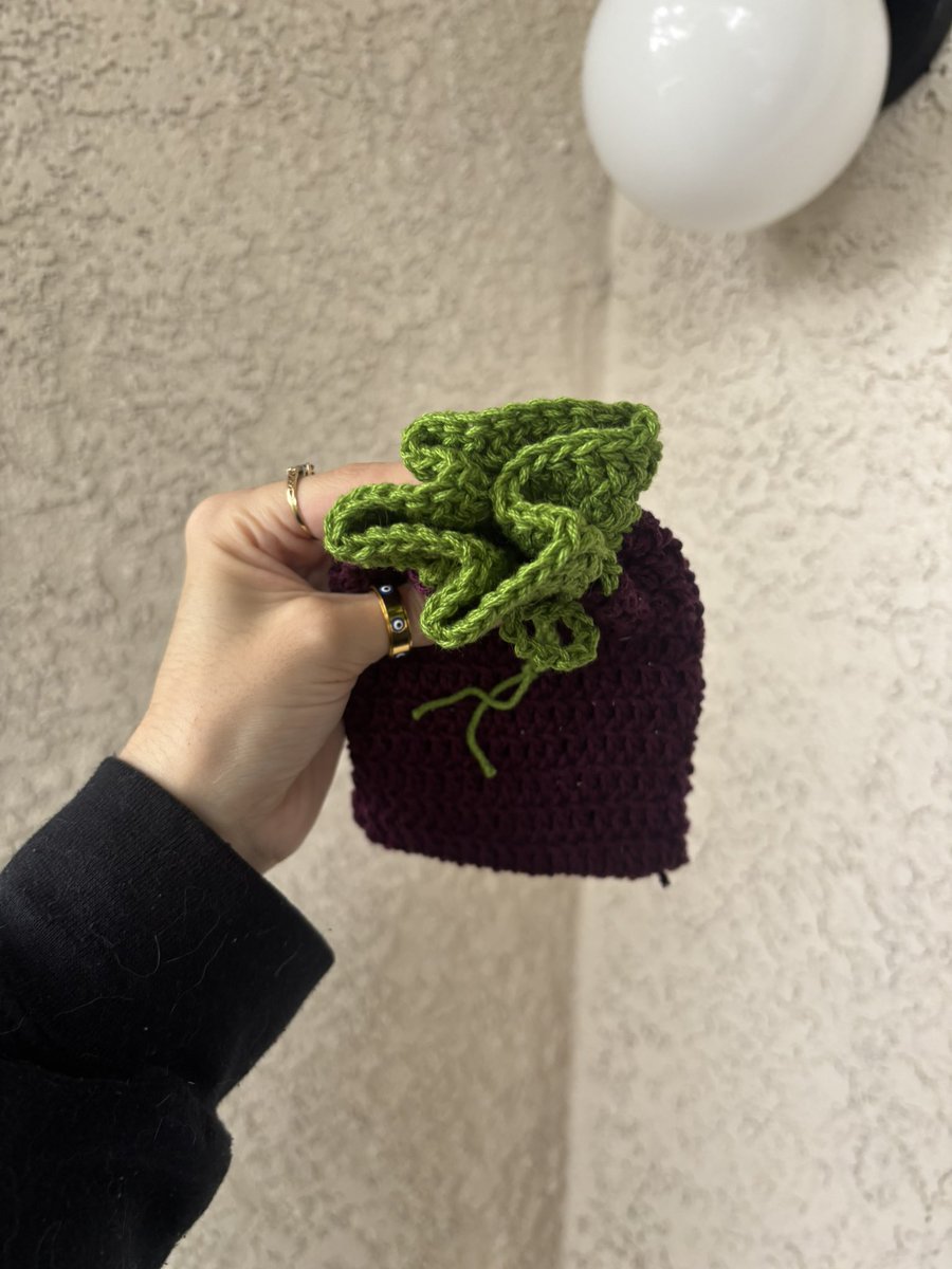 gtubebarbie's tweet image. are you tired of fruit and veggie bags yet?? i hope not, because it’s time to welcome another to the family🤎 now introducing:

🍆EGGPLANT BAG🍆