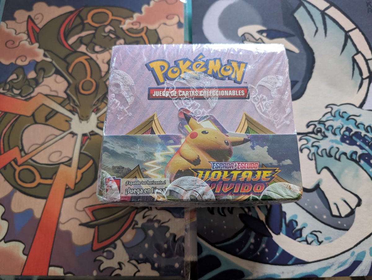 ¡¡Buenas noches, familia!!

Ya de vuelta a la normalidad, pero con más proyectos sobre la mesa. Lo primero que haremos:

🌟¡¡SORTEO INAUGURAL DE LA CUENTA DE CC!!🌟

Voy a sortear esta PEDAZO CAJA DE 36 SOBRES EN ESPAÑOL de Voltaje Vivido en el canal entre aquellos que cumplan lo