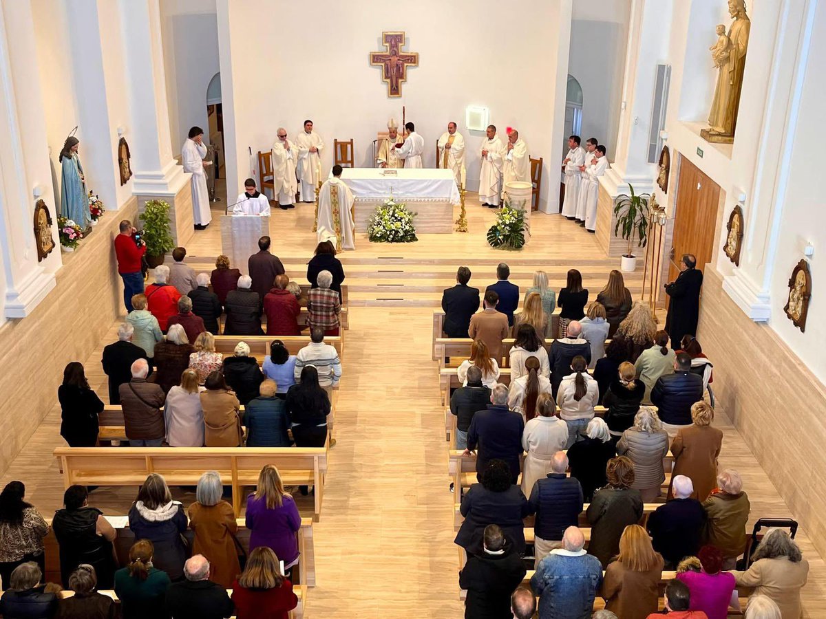 ✝️ Ayer, en la toma de posesión de  Don Javier Bescós, como nuevo párroco de San José. 

Nuestra más cálida bienvenida y nuestros mejores deseos.