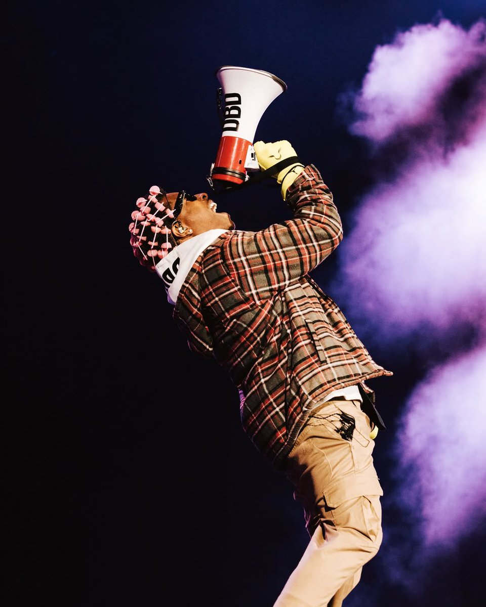 awgecentral's tweet image. THEY GOIN’ CRAZY AT MY $HOWS