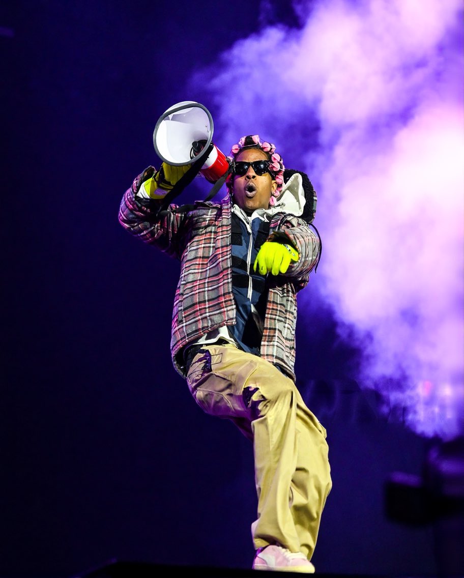 awgecentral's tweet image. THEY GOIN’ CRAZY AT MY $HOWS