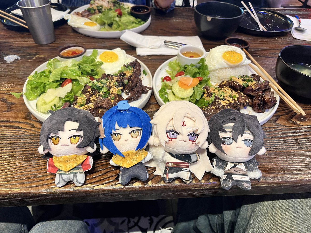 thank you <a href="/shiyeVT/">Shiye♦️诗夜</a> and <a href="/yiyuanVT/">Yiyuan 逸缘🎐</a> for hosting me n <a href="/earldenvoi/">Maru</a> this week 🥹 it was so much fun!!!!! We ate so much good food!!!!!!!!!! OUR LITTLE GUYS WENT ON SO MANY ADVENTURES