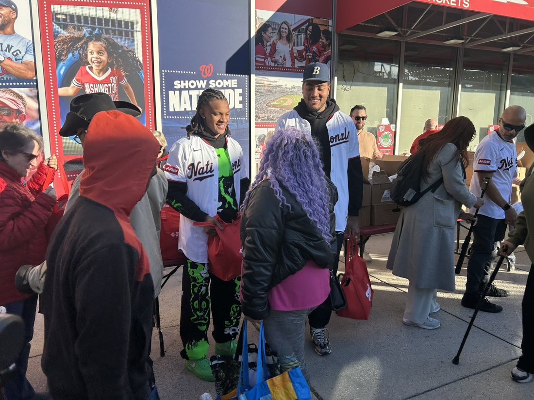 James Wood and CJ Abrams are helping out the community by handing out turkeys

(via Bobby Blanco)