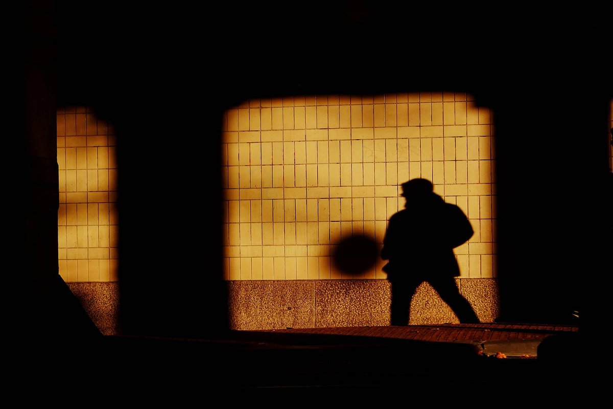 tonzph's tweet image. #streetphotography #hive #Amsterdam #shadows