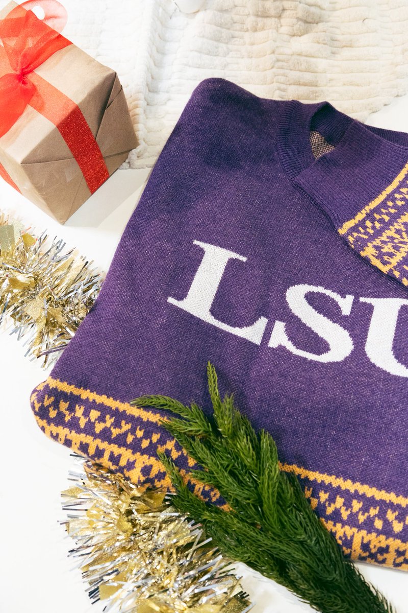 LSUNILStore's tweet image. Sweater weather is better with 15% off 🐯🐯

TODAY ONLY (11/24) grab your LSU knit sweater's 15% off!!
➡️: nil.store/lsu/products/l…

#Isutigers #GEAUXTIGERS
