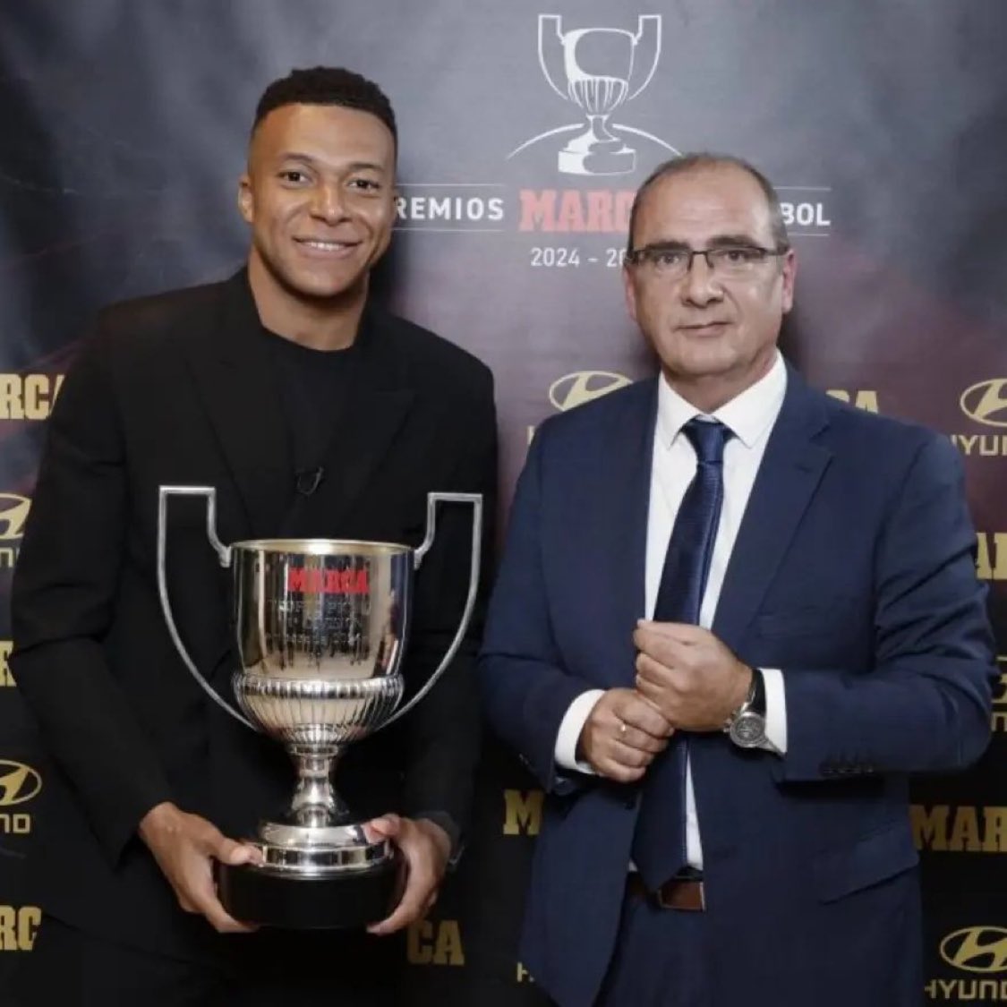 🚨 OFFICIEL ! 𝗞𝗬𝗟𝗜𝗔𝗡 𝗠𝗕𝗔𝗣𝗣𝗘́ 🇫🇷 𝗔 𝗥𝗘𝗖̧𝗨 𝗦𝗢𝗡 "𝗣𝗜𝗖𝗛𝗜𝗖𝗛𝗜" 𝟮𝟬𝟮𝟰-𝟮𝟬𝟮𝟱 ! 🥇🏆

📸 <a href="/marca/">MARCA</a>