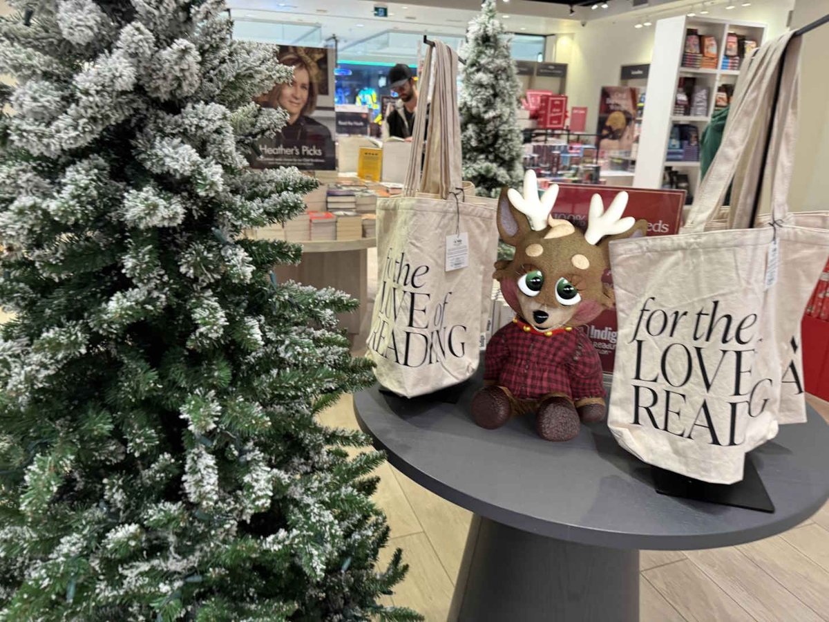 SqueaksDCorgeh's tweet image. Found this little shit at the mall today. I&apos;m gonna name him Holly and then cut him open with scissors.