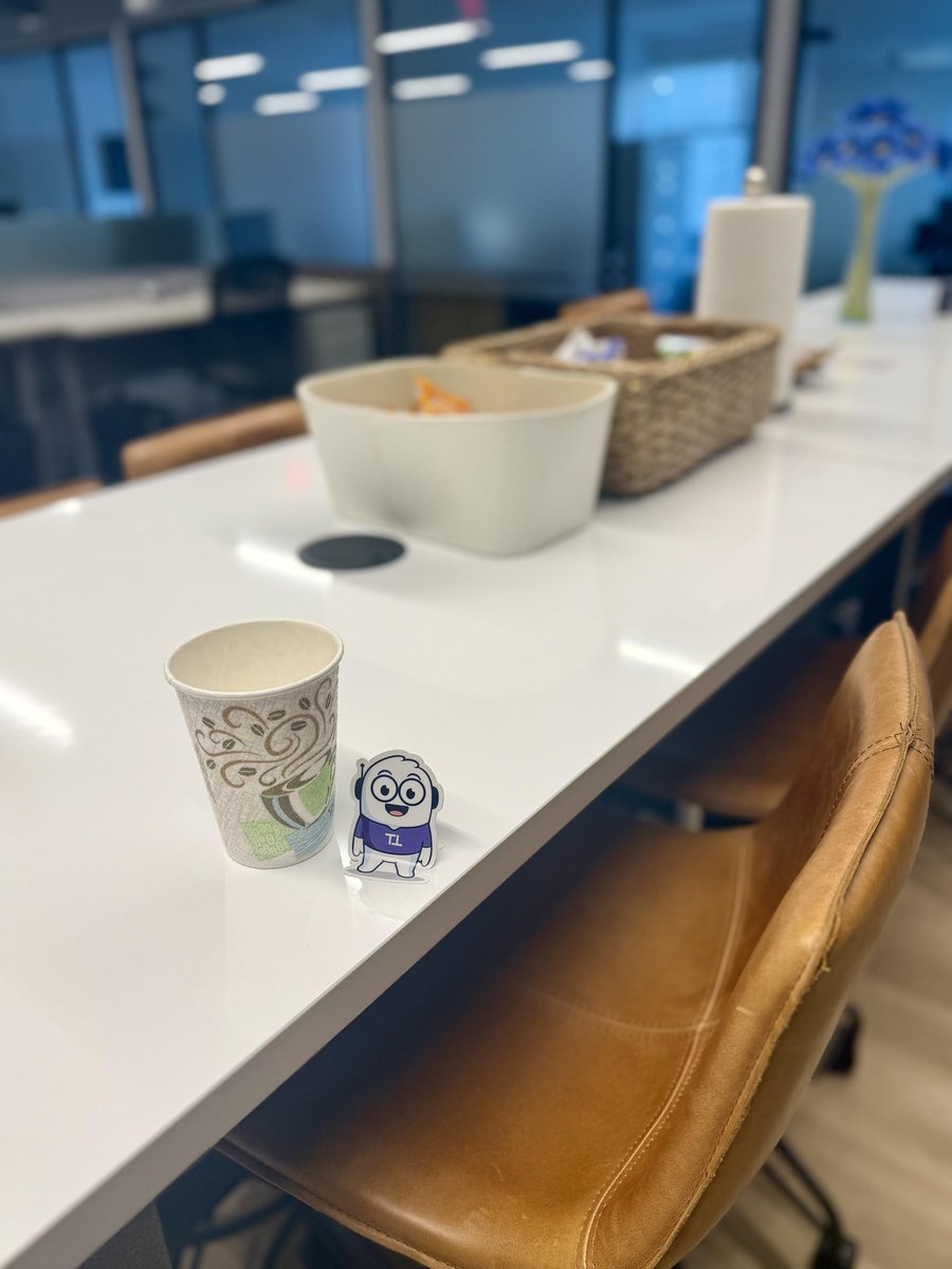 TechTrendInc's tweet image. We&apos;re grateful our work lets us think on the go! ☕

 Whether it’s during a rooftop chat or a coffee break, we problem-solve in the way that works for us. 

#Teambonding #Teamwork  #LifeAtTechTrend