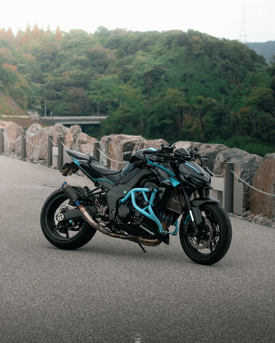 VinayManohar5's tweet image. 走るのも好きだけど、
止まって景色を独り占めする瞬間も悪くない。
#Z1000 #ネイキッド #バイクのある生活