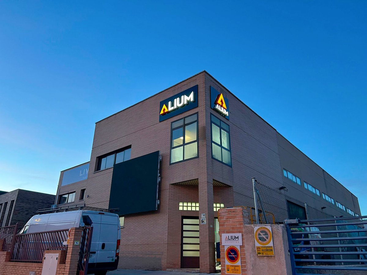 APdigitales's tweet image. CASO DE ÉXITO | Grupo #ALIUM impulsa su crecimiento con la incorporación de una cuarta impresora #Canon Colorado
➡️apdigitales.com/es/grupo-alium…
#GrupoAlium #impresiondigital #comunicacionvisual #publicidadexterior #innovacion #tecnologia