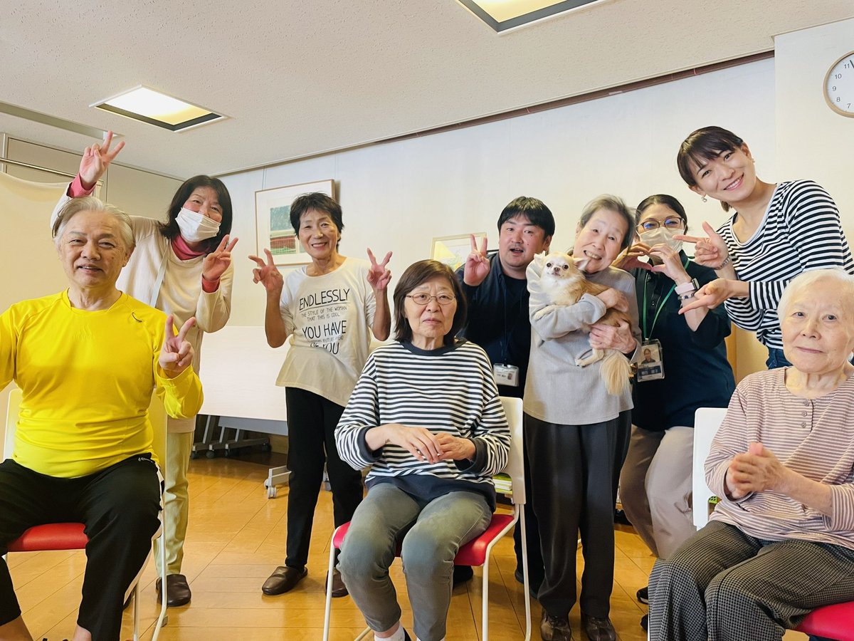 第102回オンラインラジオ体操☆
11月11日(火)12：45～健成会しらなみにて
開催しました！
みなさまお疲れさまでした♫    
次回は11月25日(火)です^^ 
お昼休み時間、一緒に体操しませんか？   
#住之江区 #ラジオ体操 #コロナ禍でもできたつながりづくり