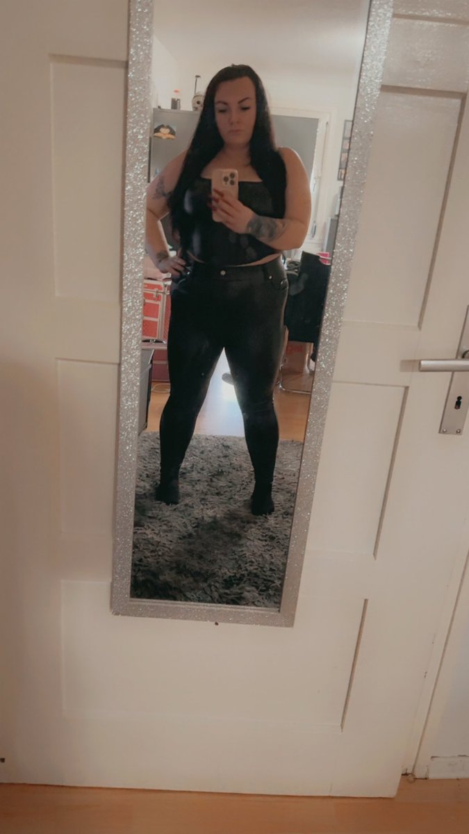 Es ist Amazon Black Friday. Also Gutscheine in meine DMs!