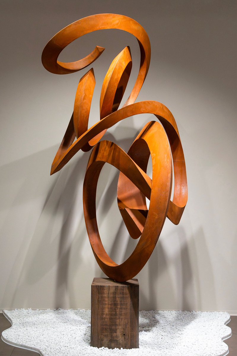OperaGallery's tweet image. Pieter Obels’ solo exhibition is now on view at Opera Gallery Geneva until 5 December. 

Working with Corten steel, Obels shapes fluid, organic lines that rise and twist with surprising lightness. Each sculpture invites you to circle around it and follow its shifting movement.…