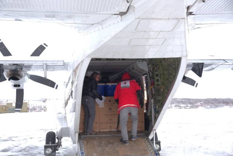 RedCross's tweet image. This is how our volunteers are defying gravity and bringing hope to Alaska. 💚

After Typhoon Halong devastated coastal villages, volunteers faced a unique challenge: reaching communities where less than 20% of the state is accessible by road.

Working with local partners, they…