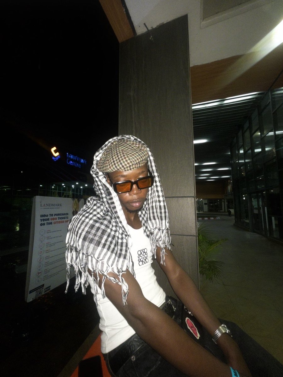 slimchizzle's tweet image. the genius behind victony’s cover arts along the years. 🎨 @bolthedesigner 💟