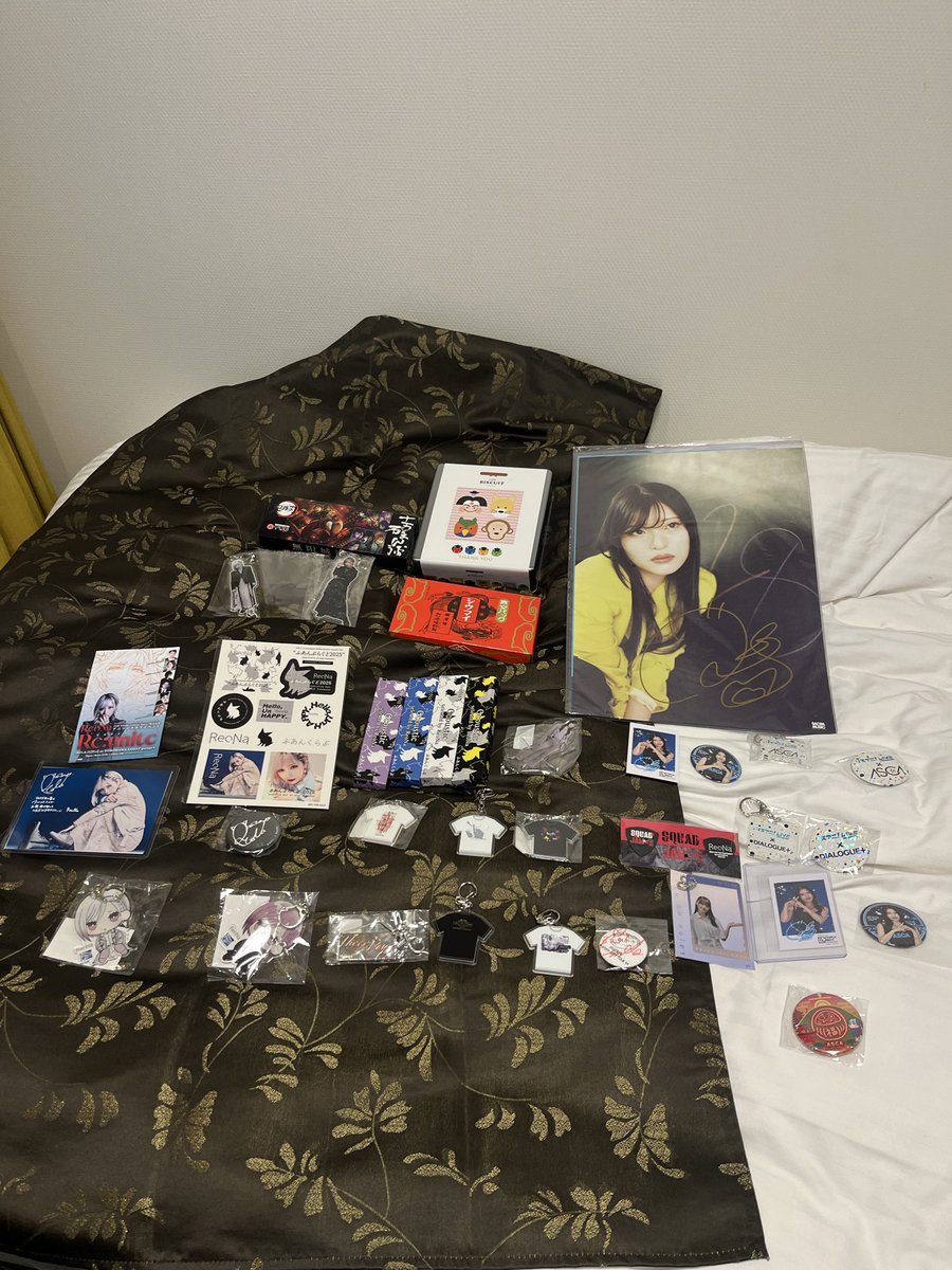 ReoNa_ASCA_go's tweet image. 今日
亜咲花とASCAの現場行ったんだけど…
気のせいかな？
ReoNaさん大阪公演行った？

一部代理購入して頂いた物もありますが
ほぼ頂き物💦

金額にして1万をゆうに超えてるよね😅

皆様本当にありがとうございます😊
そして欲しいと呟けば代理購入申し出てくれる方も感謝です🙏
#ASCA
#亜咲花
#ReoNa