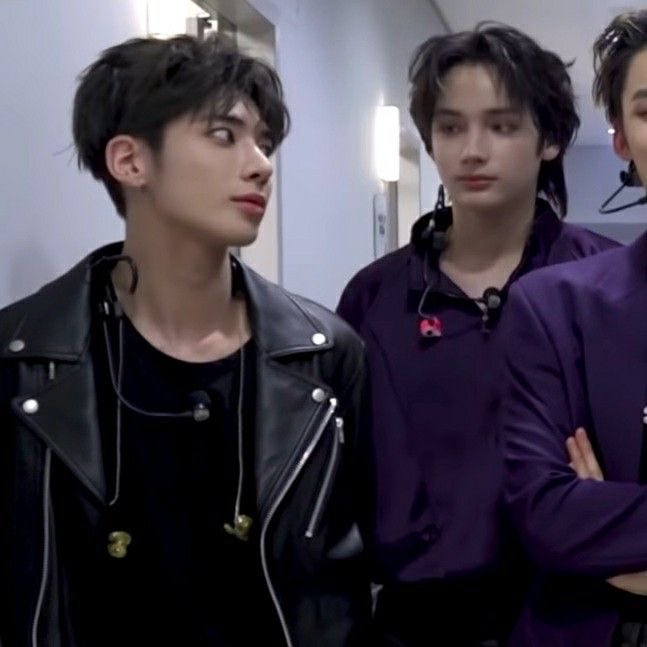 tyunningology's tweet image. something something rockstar tyun and his bodyguard kai