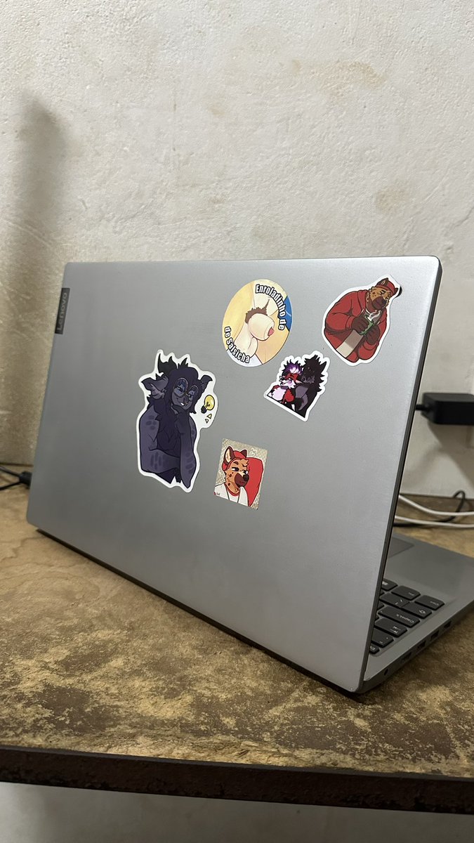 m4jorthewolf's tweet image. notebook de furry