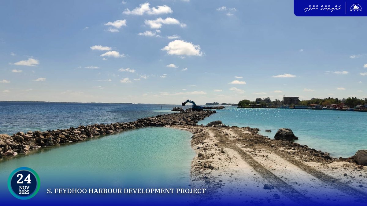 MTCCPlc's tweet image. Project Update: Design and Build of S. Feydhoo Harbour Upgrade

Dredging works for the harbour basin are currently ongoing at the site.

Follow more updates at: projects.mtcc.com.mv

#MTCCProjects #TeamMTCC #RayyithungeKunfuni #GaumuBinaakurumugaaMTCC