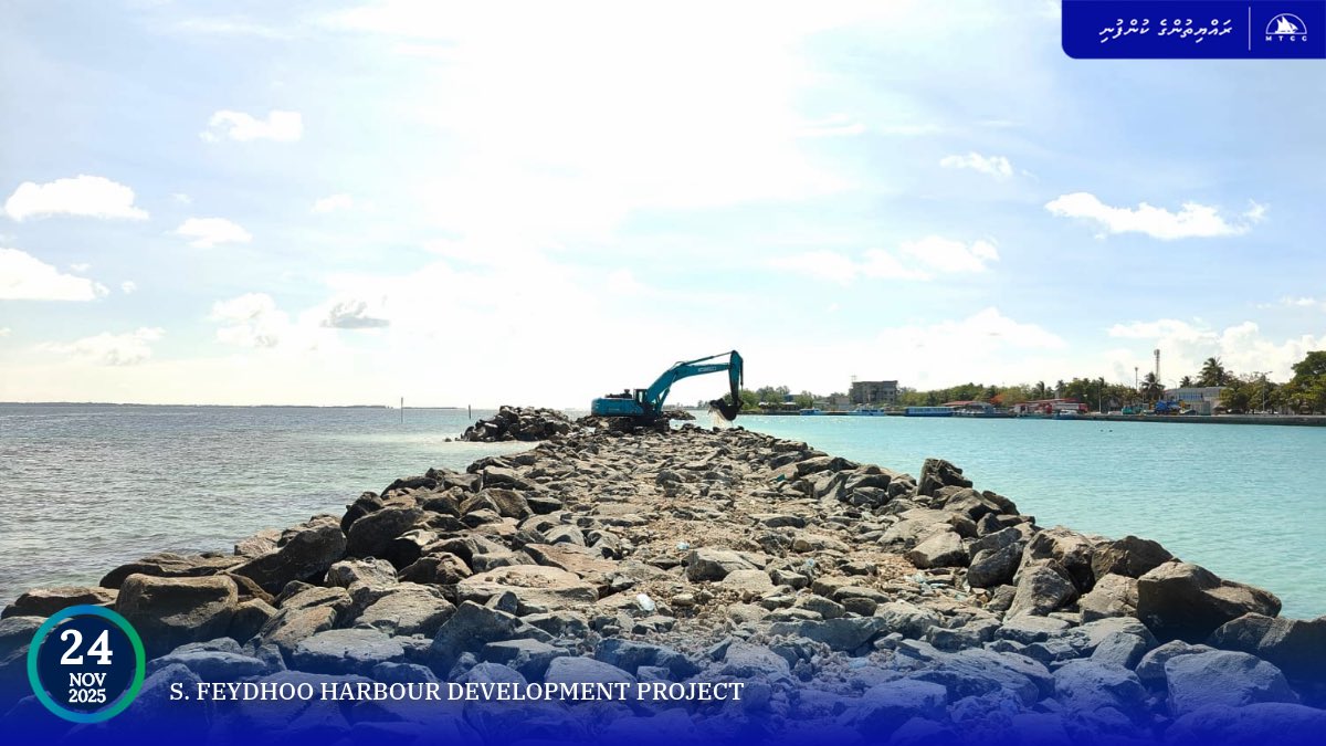 MTCCPlc's tweet image. Project Update: Design and Build of S. Feydhoo Harbour Upgrade

Dredging works for the harbour basin are currently ongoing at the site.

Follow more updates at: projects.mtcc.com.mv

#MTCCProjects #TeamMTCC #RayyithungeKunfuni #GaumuBinaakurumugaaMTCC