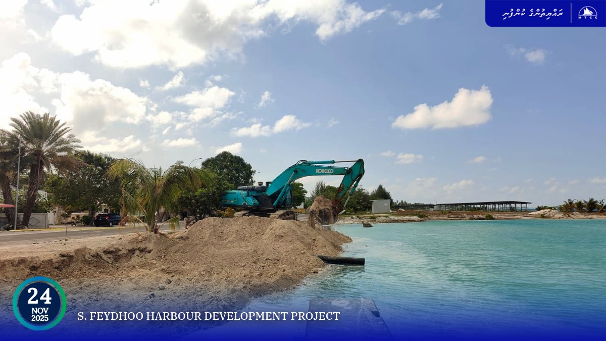 MTCCPlc's tweet image. Project Update: Design and Build of S. Feydhoo Harbour Upgrade

Dredging works for the harbour basin are currently ongoing at the site.

Follow more updates at: projects.mtcc.com.mv

#MTCCProjects #TeamMTCC #RayyithungeKunfuni #GaumuBinaakurumugaaMTCC