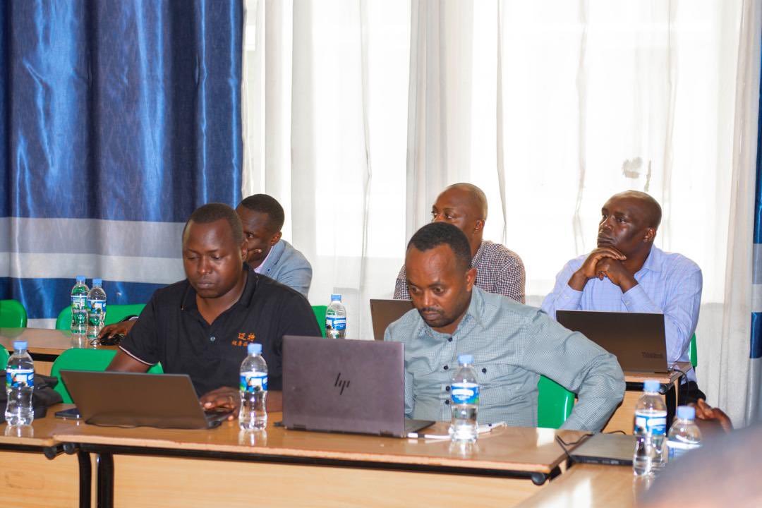 WB_Rwanda's tweet image. .@sahr_kpundeh noted that this year’s training builds on the success of the 2024 edition and brings regional World Bank procurement specialists to share tools, experiences, and lessons that will strengthen Rwanda’s procurement capacity. #CapacityBuilding