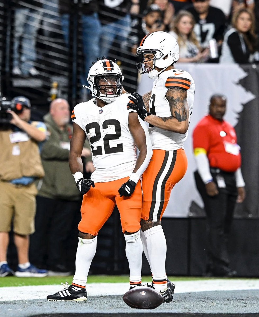 kerrywilliams_'s tweet image. Dylan Sampson and Cedric Tillman after Sampson’s touchdown yesterday 🥹